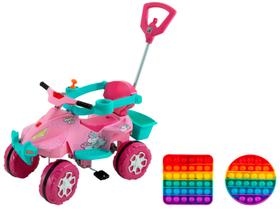 Quadriciclo Infantil Passeio a Pedal Bandeirante - Rosa + Brinquedo Antiestresse Pop Fidget 2 Peças