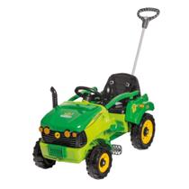 Quadriciclo Infantil Trator Tracamp Verde com Pedal e Empurrador Calesita - 1045