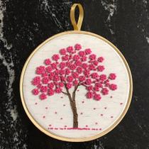 Quadro artesanal bordado - ipê rosa