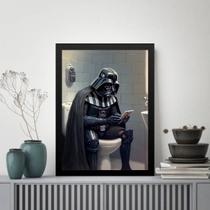Quadro Banheiro Darth No Vaso Sanitário 24x18cm - com vidro Quadro Banheiro Darth No Vaso Sanitário 24x18cm - com vidro