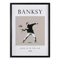 Quadro Banksy Love Is in The Air 33x24cm - com vidro