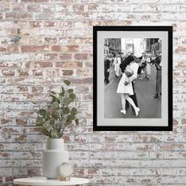 Quadro Beijo Da Segunda Guerra - 60X48Cm