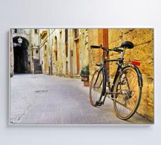 Quadro bicicleta clássica na viela