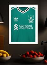 Quadro Camisa Liverpool 2025-26 2 Com Vidro e Moldura Branca Tamanho:21cm x 30cm (A4) Quadro Camisa Liverpool 2025-26 2 Com Vidro e Moldura Branca Tamanho:21cm x 30cm (A4)