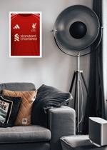 Quadro Camisa Liverpool FC 2025-26 Com Vidro e Moldura Branca Tamanho:21cm x 30cm (A4)