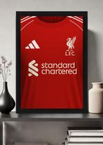 Quadro Camisa Liverpool FC 2025-26 Com Vidro e Moldura Preta Tamanho:21cm x 30cm (A4)