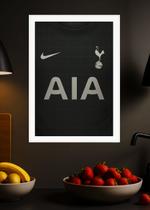Quadro Camisa Tottenham 2025-26 Com Vidro e Moldura Branca Tamanho:21cm x 30cm (A4) Quadro Camisa Tottenham 2025-26 Com Vidro e Moldura Branca Tamanho:21cm x 30cm (A4)