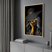 Quadro com Moldura 130x90 Mulher Dourada Chapéu Arte Decorativo Grande Sala Quarto Hall Quadro com Moldura 130x90 Mulher Dourada Chapéu Arte Decorativo Grande Sala Quarto Hall