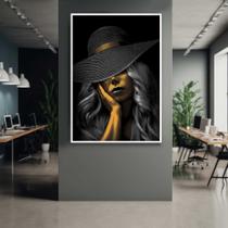 Quadro com Moldura 90x60 Mulher Dourada Chapéu Arte Decorativo Grande Sala Quarto Hall Quadro com Moldura 90x60 Mulher Dourada Chapéu Arte Decorativo Grande Sala Quarto Hall