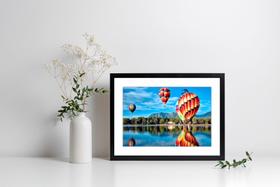 Quadro Com Moldura Balões, Céu e Lago