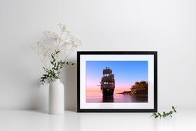 Quadro Com Moldura Barco a Vela Entardecer