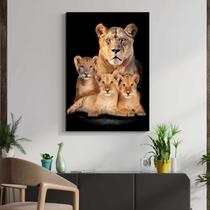 Quadro com Moldura Decorativo Para Sala Quarto Hall Leoa com 3 Filhotes Fundo Preto Cor:MOLDURA PRETATamanho:40 X 30 X