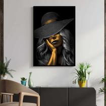 Quadro com Moldura Decorativo Para Sala Quarto Hall Mulher Studio arte Chapeu Dourado Preto