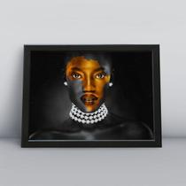Quadro com moldura mulher com mapa no rosto Quadro com moldura mulher com mapa no rosto