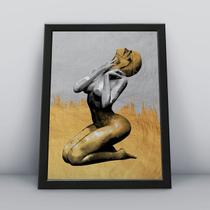 Quadro com molduramulher dourada corpo