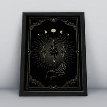 Quadro com moldurapedras nas mãos