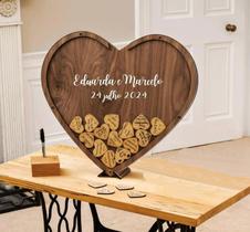 Quadro de Assinaturas HEART Amadeirado Personalizado para Casamentos e Aniversários