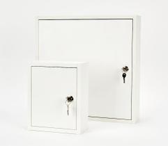 Quadro de Chaves para Condomínios e Estacionamentos (20 ganchos) + 20 Chaveiros de Identificação