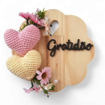 Quadro de Madeira de Pinus 18 cm Gratidão com Corações e Flores