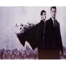 Quadro de Madeira Médio (42cmX30cm) Gotham/Bruce/Gordon/Série Quadro de Madeira Médio (42cmX30cm) Gotham/Bruce/Gordon/Série