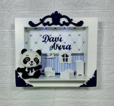 Quadro de Porta Maternidade Cenário Led e nome - URSO PANDA BRANCO E AZUL MARINHO