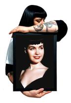 Quadro Decoração Modelo Bettie Page Colorizada 44x32cm