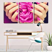 Quadro Decorativo 55x110 mãos segurando rosas manicure