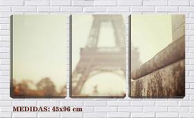 Quadro Decorativo 55x110 torre Eiffel desfocada ao fundo