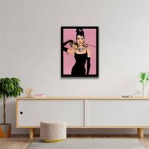 Quadro Decorativo Audrey Hepburn Bonequinha de Luxo Rosa 45x34cm