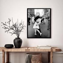 Quadro Decorativo Casal Beijo Retro - 70x50cm Quadro Decorativo Casal Beijo Retro - 70x50cm