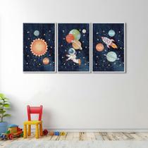 Quadro Decorativo Infantil Aventura Espacial com 3 Telas 50x75cm de Parede para Escola Maternidade Brinquedoteca