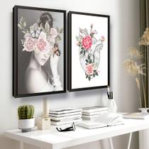 Quadro Decorativo Mulher Com Flor e Coração Moldura Grande