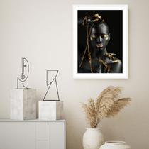 Quadro Decorativo Mulher Dourado Zuri Moldura Branca