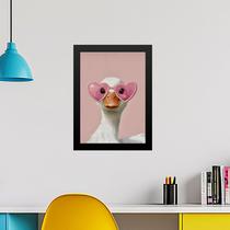 Quadro Decorativo Patinho Com Óculos de Coração 33x24cm - com vidro