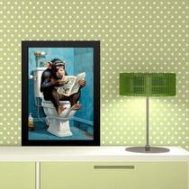 Quadro Divertido Banheiro Chipanzé Com Jornal 33x24cm - com vidro Quadro Divertido Banheiro Chipanzé Com Jornal 33x24cm - com vidro