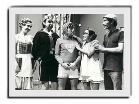 Quadro Foto Chapolin Na Vila Turma Do Chaves Moldura Branca Quadro Foto Chapolin Na Vila Turma Do Chaves Moldura Branca