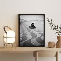 Quadro Foto Rio De Janeiro Antigo Casal Copacabana 45x34cm - com vidro Quadro Foto Rio De Janeiro Antigo Casal Copacabana 45x34cm - com vidro