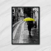 Quadro Fotografia Mulher com Sombrinha Amarela 24x18cm - com vidro