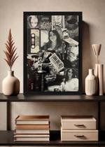 Quadro Lana Del Rey com Vidro e Moldura Preta Quadro Lana Del Rey com Vidro e Moldura Preta