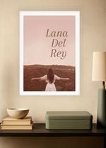 Quadro Lana Del Rey Voz com Vidro e Moldura Branca Quadro Lana Del Rey Voz com Vidro e Moldura Branca