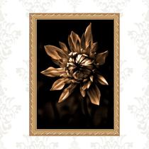 Quadro Moldura Dourada Flor Bronze e Preto 33x24cm