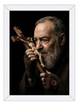 Quadro Padre Pio Beijando O Crucifixo 30x42cm Cor:Moldura Branca