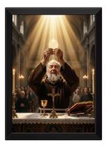 Quadro Padre Pio Segurando Hóstia No Altar Na Igreja 50x70cm