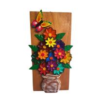 Quadro Rústico Madeira Demolição Flores Coloridas e Borboleta Artesanato Mineiro Unidade