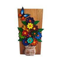 Quadro Rústico Madeira Demolição Flores Coloridas e Borboleta Artesanato Mineiro Unidade