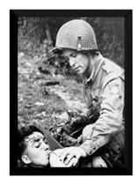 Quadro Segunda Guerra Mundial Soldado Ajuda Alemão Ferido