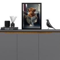 Quadro Touro Lendo Jornal No Banheiro 33x24cm - com vidro