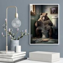 Quadro Urso No Banheiro Lendo Jornal 33x24cm - com vidro