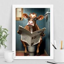 Quadro Vaca No Banheiro LendoJornal 33x24cm - com vidro