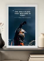 Quadro Vitória Max Verstappen com Vidro e Moldura Branca Tamanho:21cm x 30cm (A4)